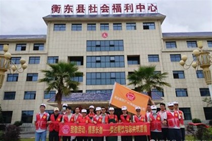 致敬劳动，情系长者——荣达餐饮与您共筑温情！